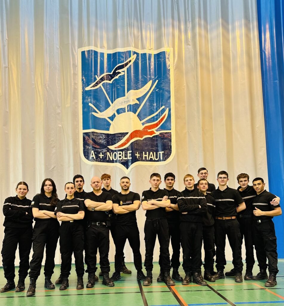 Groupe en formation aux Pupilles de l’Air, dans le gymnase de l’école