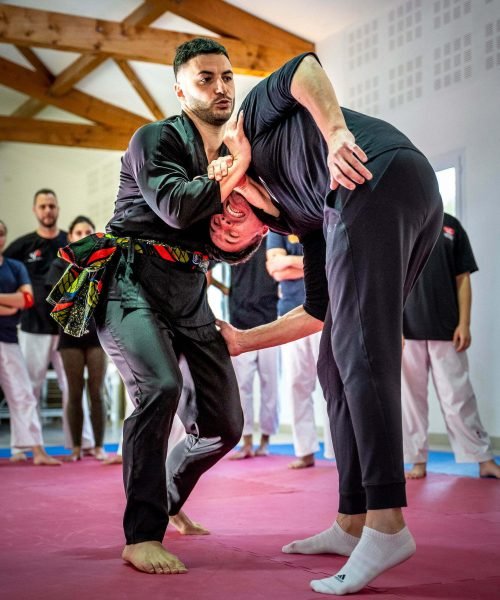 Technique de guillotine -type jiujitsu brésilien